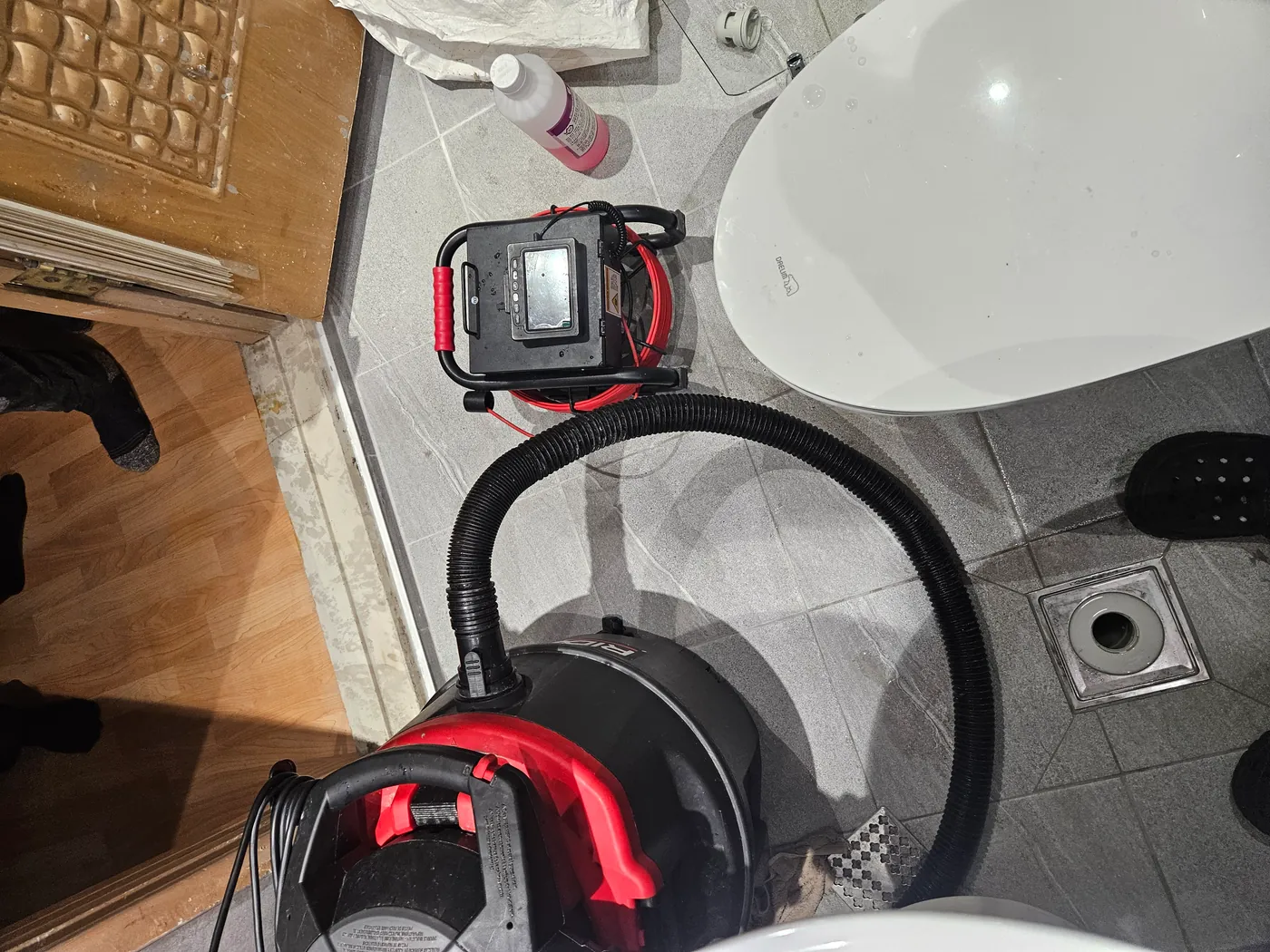 수원시 권선구 아파트 욕실에 준비한 RIDGID 건습식 진공 석션기